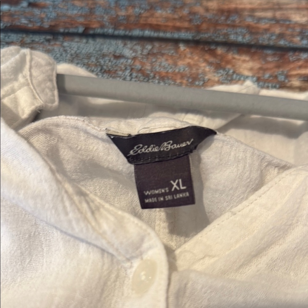 Eddie Bauer White Sleeveless Smocked Blouse - Picture 2 of 5